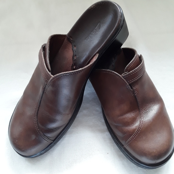 Clarks Brown Leather Slip Ons - Picture 8 of 8